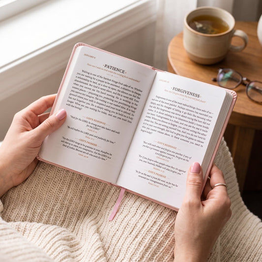 One Minute with God For Women: 365 Daily Devotions