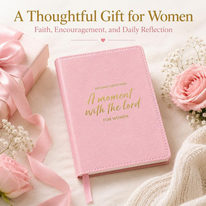 A Moment With The Lord For Women: 365 Daily Devotions